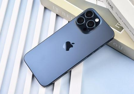 班玛苹果维修点分享iPhone 15 Pro Max屏幕更换全新实操风险 